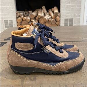 Vasque Brown and Navy Blue Suede Hiking Boots Sz 9